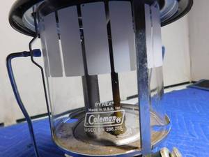 lot 287 image: vintage 1984 Coleman lantern