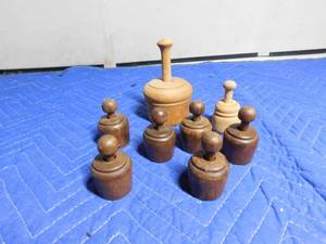 lot 290 image: 8 wood butter molds