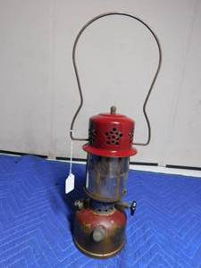 lot 291 image: Vintage Kamplite lantern with mica for glass