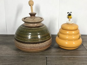 lot 329 image: 2 - Small Honey Pots