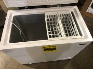 lot 19 image: Magic Chef 7.0 cu. ft. Chest Freezer in White    Customer Returns See Pictures