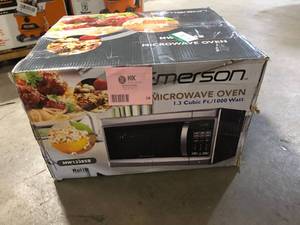 lot 26 image: Emerson 1.3 cu. ft. 1000-Watt Countertop, Stainless Steel, Microwave Oven  Customer Returns See Pictures