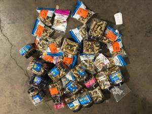 lot 31 image: Lot of Assorted Apollo 34 in. Brass PEX-B Barb x Male Pipe Thread Adapter Pro Pack (25-Pack) Customer Returns See Pictures