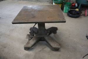 Midwest Tool and Engine Heavy Duty Hydraulic Elevavating Table