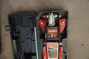 Big Red Jacks Brand 2 12 Ton Hydraulic Floor Jack With StorageCarry Case
