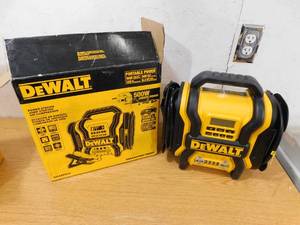 DEWALT 1600 Peak Amp Automotive Jump Starter, Portable Power  Four 15W USB Ports, 500-Watt Inverter,120 PSI Air Compressor
