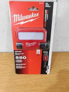 New - Milwaukee 550 Lumens LED REDLITHIUM USB Pivoting Flood Light