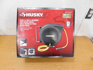 Husky 38 in. x 50 ft. Enclosed Hybrid Air Hose Reel