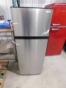 Vissani 7.1 cu. ft. Top Freezer Refrigerator in Stainless Steel Look