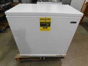 New - Magic Chef 7.0 cu. ft. Chest Freezer in White