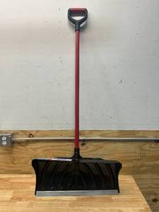 lot 20 image: SUNCAST 24 Snow Shovel