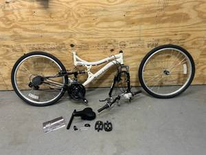 lot 112 image: APOLLO Bicycle