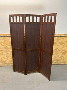 lot 113 image: Tri-Fold Privacy WallRoom Divider