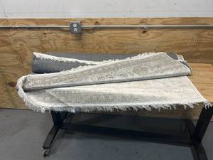 lot 18 image: ROSE 9 x 12 Area Rug
