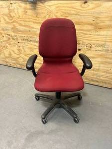 lot 8 image: Office Chair