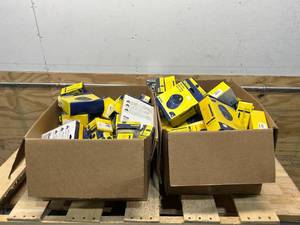 lot 122 image: IRWIN Lot of 2 Boxes Filled with Hole Saws (various sizes)