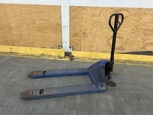 lot 123 image: Pallet Jack