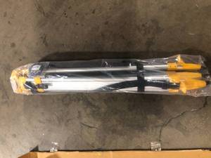 DEWALT Construction Tripod for Laser Level  Customer Returns See Pictures