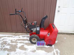 Murray 524 snow blower. Used condition. Tested & works. As shown.