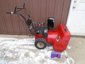 Murray 524 snow blower. Used condition. Tested & works. As shown.