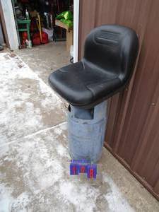 Craftsman riding lawn tractor seat. Very nice condition. Fits many models. As shown.