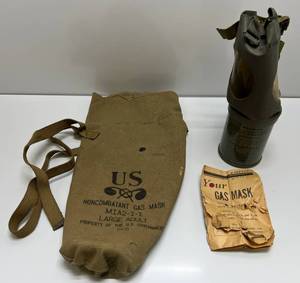 WWII Home Front Gas Mask With Original Carry Bag