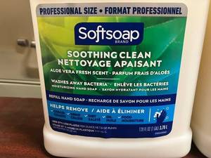 lot 15 image: Softsoap Refills