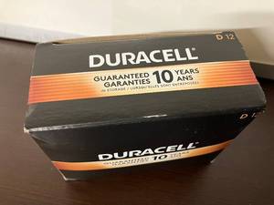 lot 98 image: Duracell D Batteries
