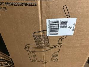 lot 3 image: Rubbermaid Mop Bucket