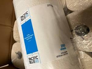 lot 4 image: Paper Towels