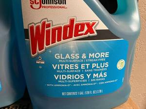 lot 7 image: Windex Glass Cleaner