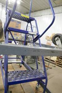 Louisville 4 step rolling stairs