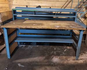 Warehouse work bench