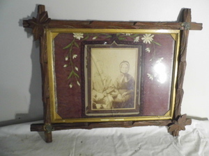 lot 24 image: Antique Carved Frame with Painting