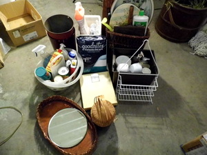 lot 33 image: Big lot of Bathroom Items