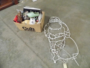 lot 44 image: Misc. Christmas Items