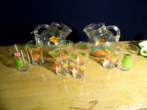 lot 45 image: Vintage Orange Glasses and Pitcher