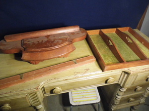 lot 52 image: Wooden Trays