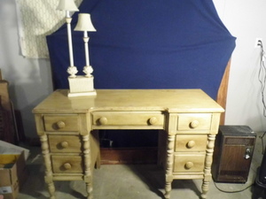 lot 59 image: Vintage Desk and Lamp