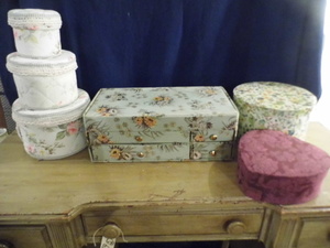lot 61 image: Nesting Storage Boxes
