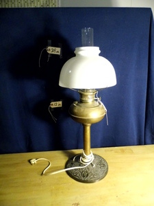 lot 63 image: Lamp