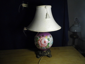 lot 65 image: FLORAL PAINTED ELECTRIFIED LAMP