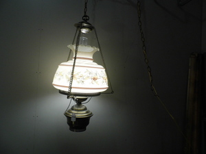 lot 71 image: Vintage Hanging Hurricane Light Fixture