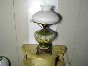 lot 78 image: Electrified Oil Lamp