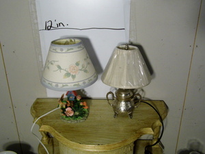 lot 86 image: 2 Small Lamps