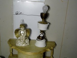 lot 89 image: 2 small lamps