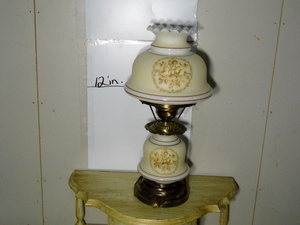 lot 101 image: Electrified Oil Lamp