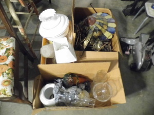 lot 109 image: Extra Lamp Parts