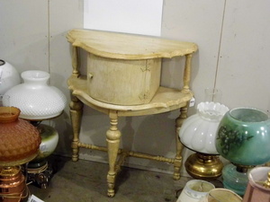 lot 114 image: Vintage Table