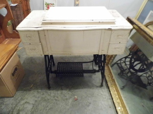 lot 116 image: Antique Sewing Machine